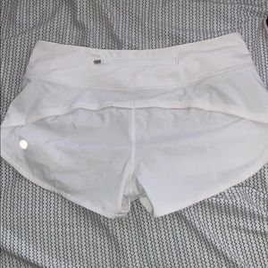 white lulu lemon speed shorts 2.5”